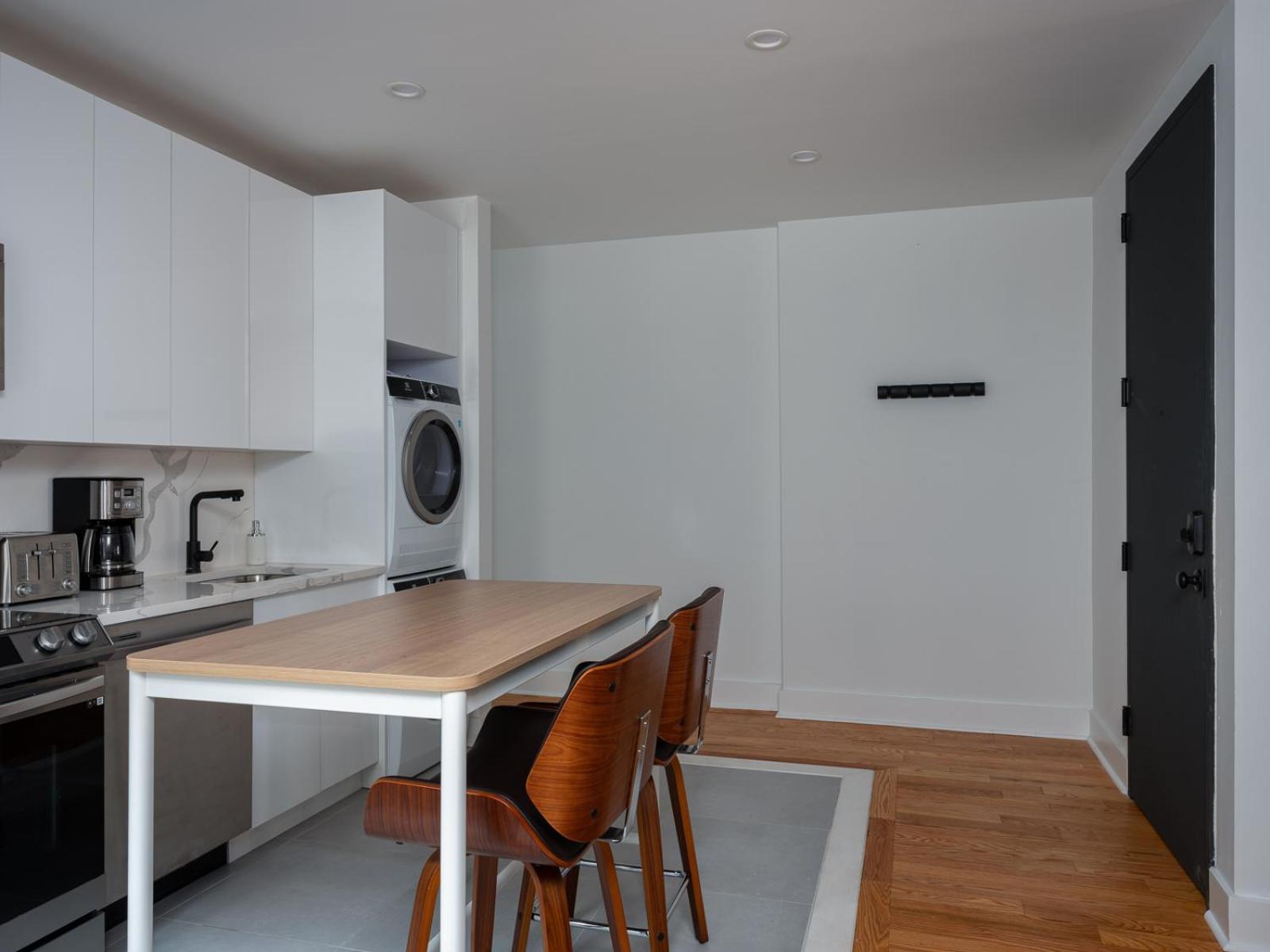Three Bedroom Brooklynite Suite! New York Bagian luar foto