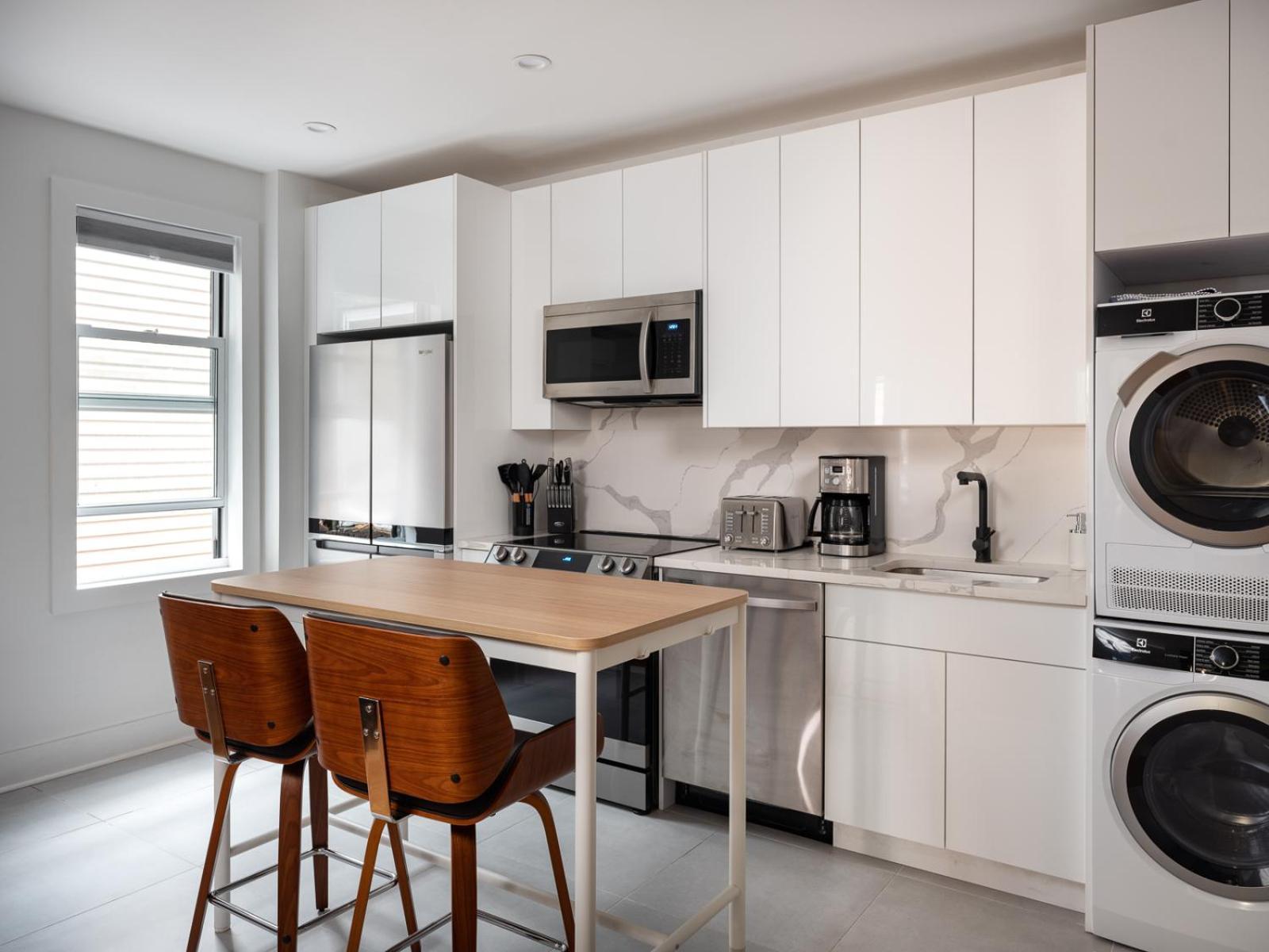 Three Bedroom Brooklynite Suite! New York Bagian luar foto